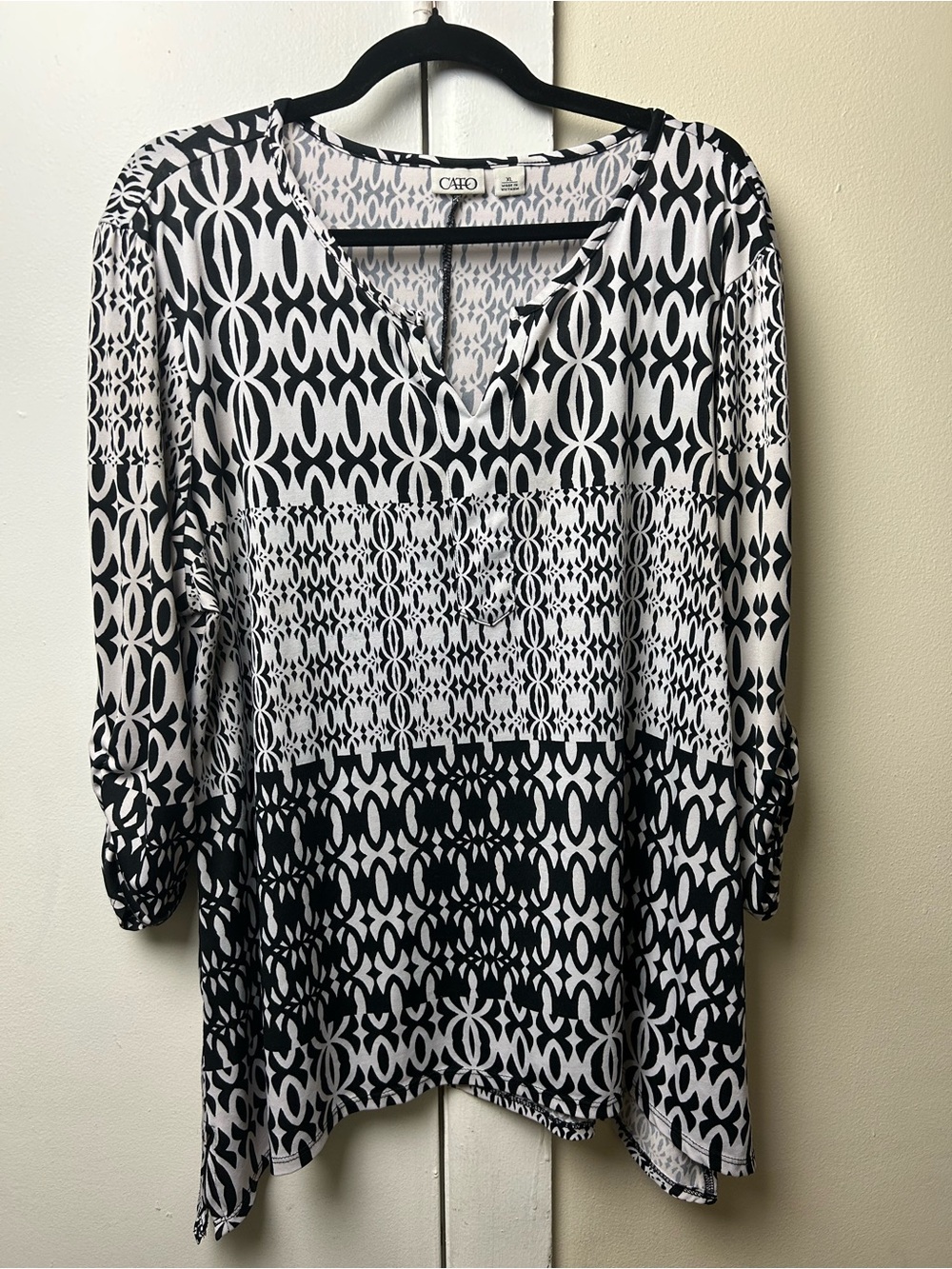 Cato Black & White Geometric V-Neck Tunic Top